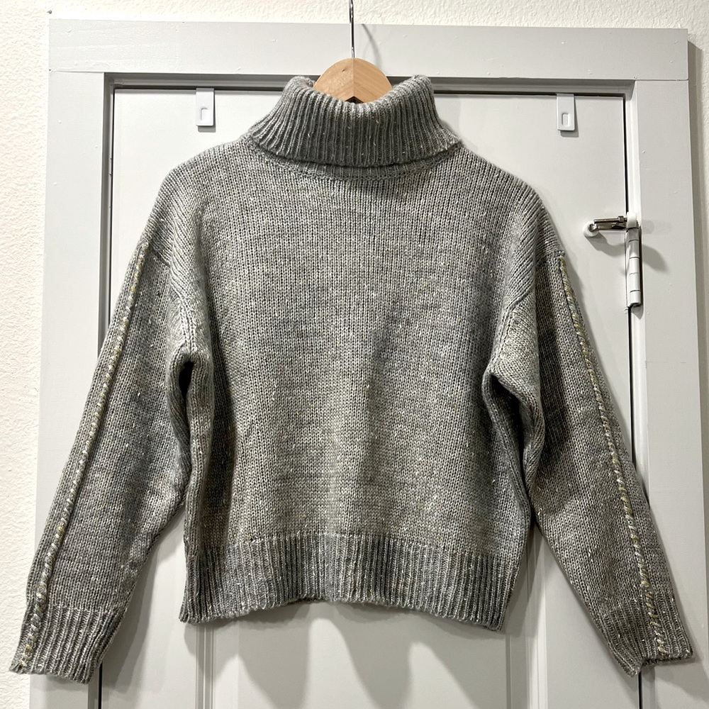 NWT Francesca’s Gray & Gold Cropped Turtleneck Knit Sweater - S